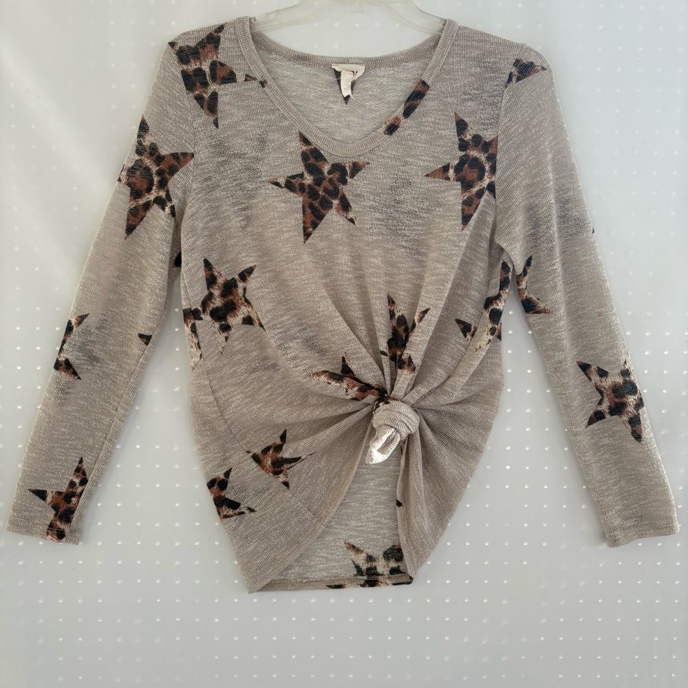 BiBi Cream Textured Knit Top wear knotted or not  Size 8  INV25/210